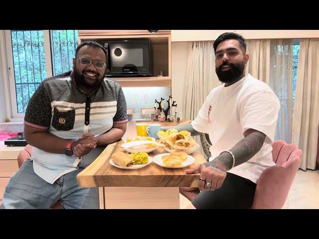 RUSHI FUDZS || NRI Brother Tries Indian Food || Food Vlog With NRI Brother || Hatke Foodie ‍