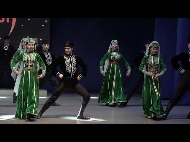 Ансамбль крымскотатарского танца "Atesh" -  танец "Янъы нефес"
