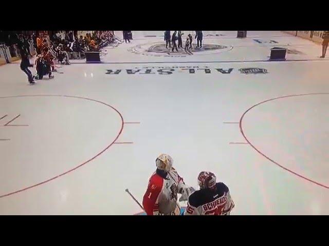 Roberto Luongo and Cory Schneider argue over the net "like the good old days"