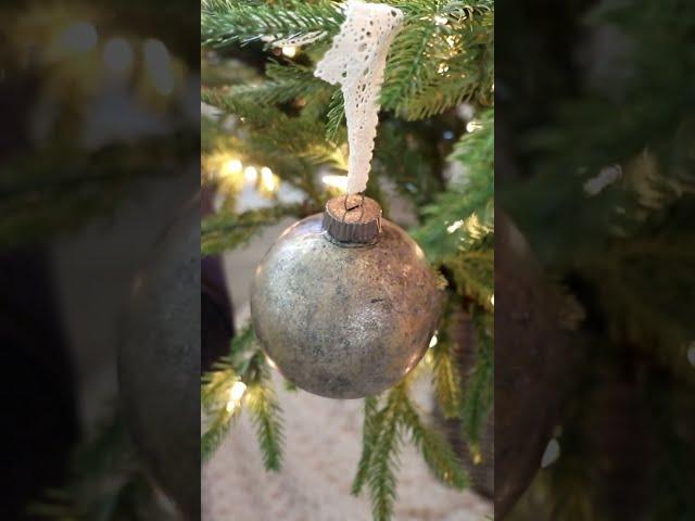 DIY DISTRESSED ORNAMENTS || DIY CHRISTMAS DECOR || HIGH-END LOOK FOR LESS