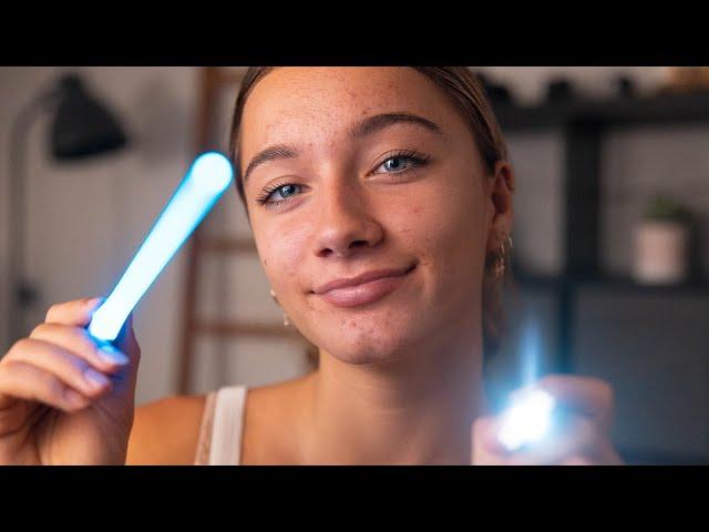 ASMR - EYE EXAM ROLEPLAY WITH LIGHT TRIGGERS!