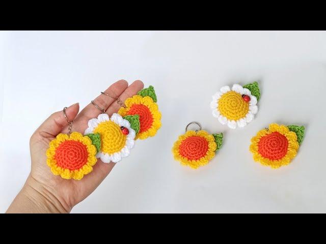 Easy and simple How to crochet Keychain // Daisy flower amigurumi.