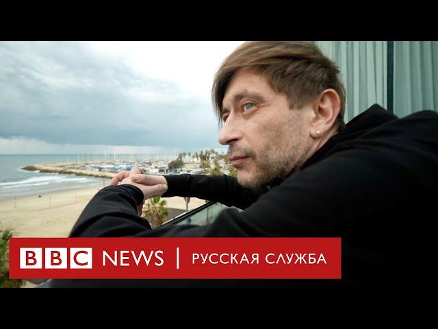 Лёва «Би-2»: «Нам сказали, что это заказ русского консула» | Интервью Би-би-си