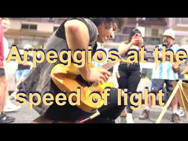 Arpeggios at the speed of light - Awesome street guitar performance