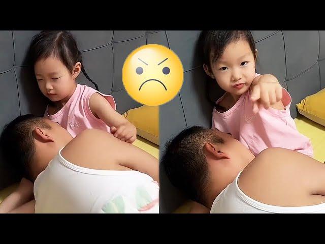 My Daughter Put Her Dad To Sleep And Told Her Mom To Shut Up#funnybaby#father#comedy#cutebaby#funny