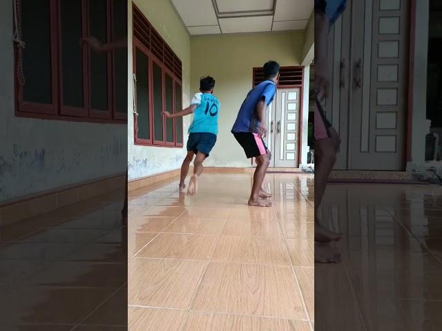 PARAH futsal gak pakai sepatu vs pakai sepatu FOOTBAL SKILLS