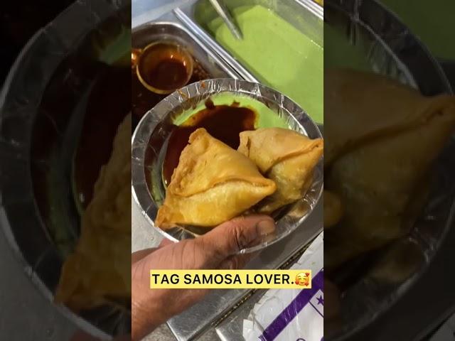 Garam Garam Samosa with Red & Green Chutney. #samosa #eveningsnacks #youtubeshorts