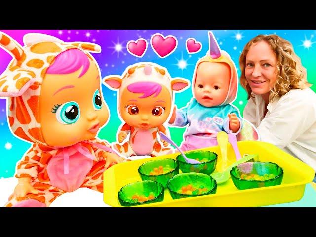 Nicoles Puppen Kindergarten. Cry Babies finden einen Zauberstab. Puppen Video für Kinder mit Nicole