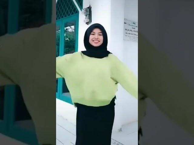 Tik tok Gadis Hijab buka Baju#shorts # YouTube Shorts beta