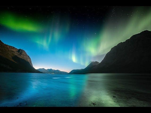 What do the northern lights/aurora borealis look like to the naked eye?