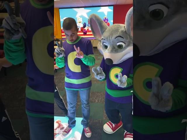 Chuck E. Cheese one two buckle my shoe #chuckecheese #funny