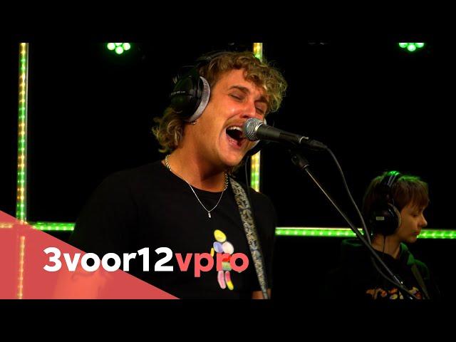 Spacey Jane - 'Lots of Nothing' & 'Hardlight' live @ 3FM (VoorAan)