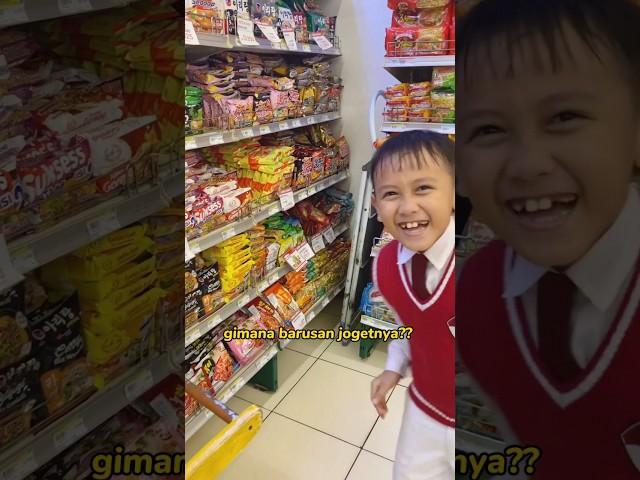 Ada ada aja gara gara ini Rayi joget di supermarket  #shortvideo #rayi #belanja #supermarket