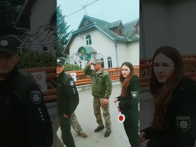 Жінки та вчасно включена камера запобігають свавіллю! Про однострій я не читав, але скажу це TRASH!