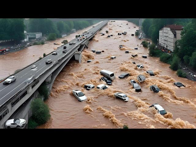 Historic floods in China wipe out a huge bridge with dozens of cars in Shaanxi