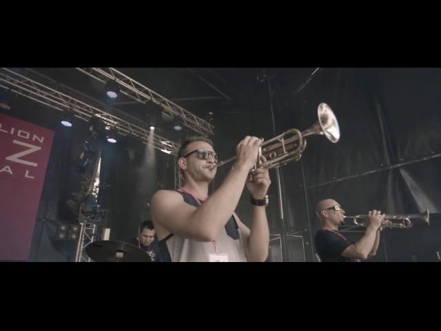 CLIP LIVE in SAINT-EMILION - GET 7 BRASS BAND - Wikky Wikky