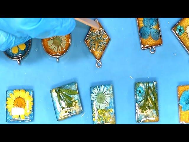 Make beautiful RESIN JEWELRY with these Tips and Tricks