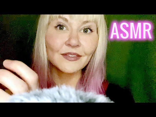 Close-up ASMR  ( Kisses - Inaudible whispers - Fluffy mic-triggers )