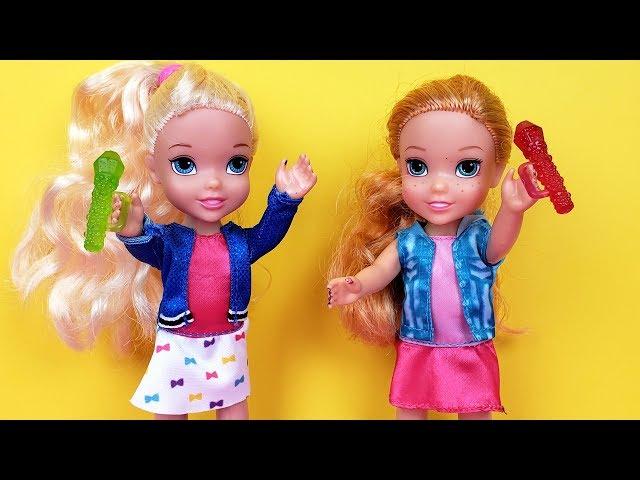 SINGING competition ! Elsa and Anna toddlers - Barbie is judge - contest