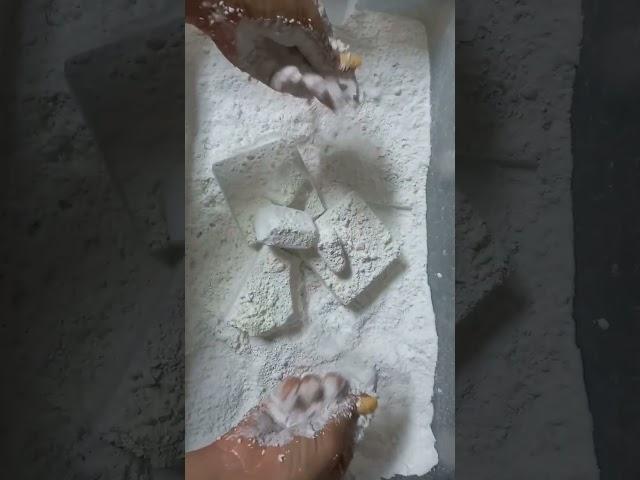 gymchalkcrunchy. cornstarch⬜#cornstarchcrash#asmrchalk #gymchalkcrunchy #chalkness #powderplay