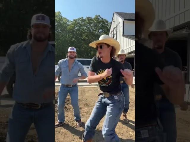 COUNTRY GETS EVERYONE MOVING