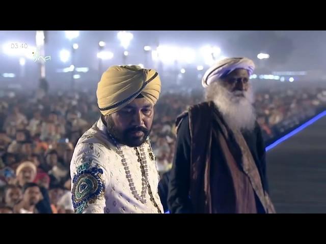 Sadhguru Dance With Daler Mehndi | Tunak Tunak Tun | Mahashivratri 2018