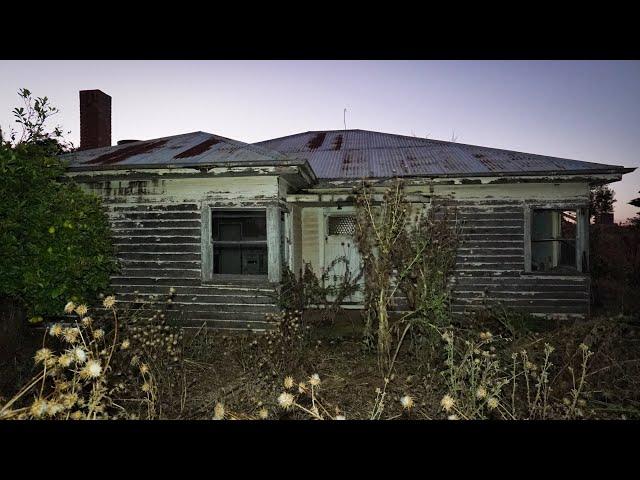 Desolate old eerie home at the end of a long drive way in the middle of no where