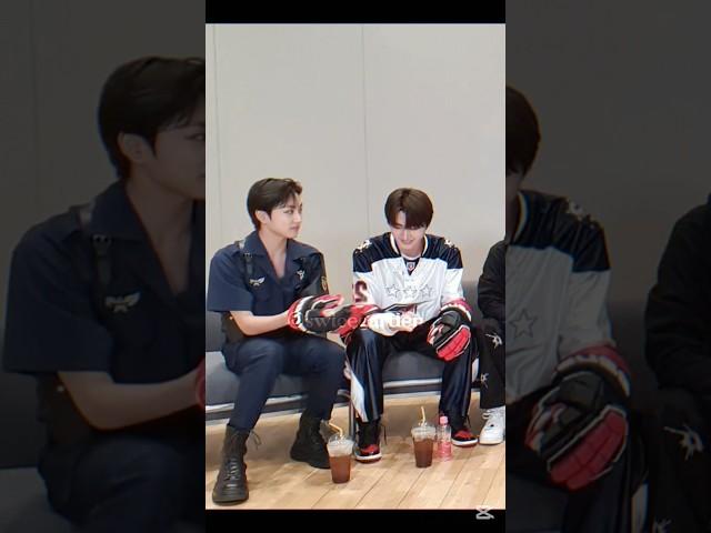 when jungwon wants to be close to his hyung / sunghoon & jungwon #sungwon #sunghoon #jungwon