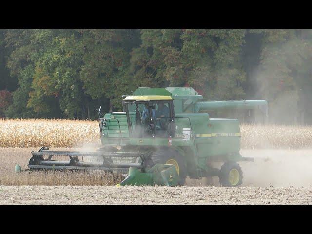 Soybean Harvest 2020 | John Deere 7720 Turbo Harvesting Soybeans | Ontario, Canada