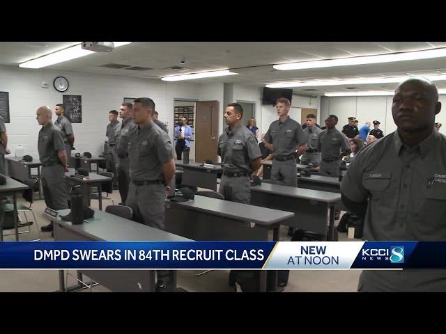 Des Moines Police Department swears in new class of officers