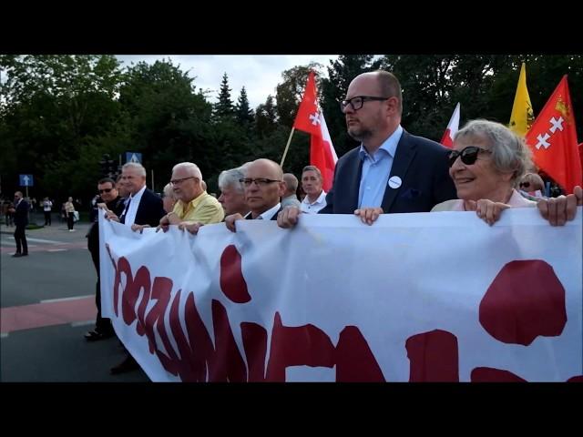 Marsz w obronie konstytucji w Gdańsku z udziałem Pawła Adamowicza