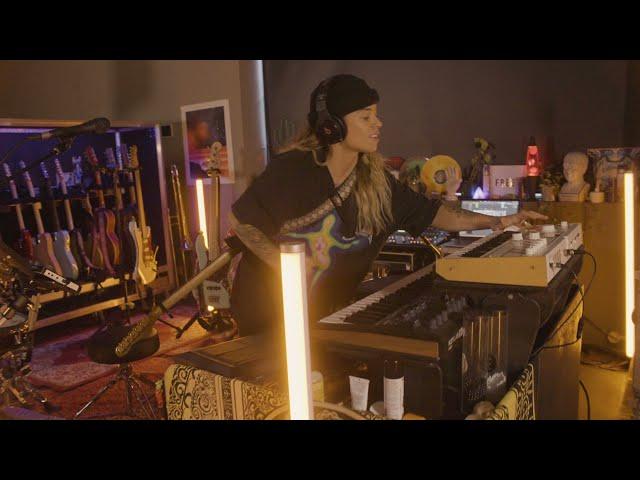 TASH SULTANA - BIG SMOKE (Live at Lonely Lands Studio)