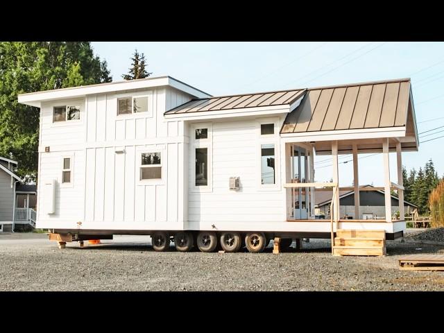 Absolutely Explore This Stunning Modern Tiny House with Bold Colors and Unique Design!