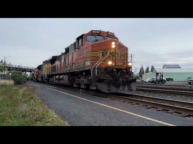 BNSF grain passes Albany station (Ft. Fakebonnet)