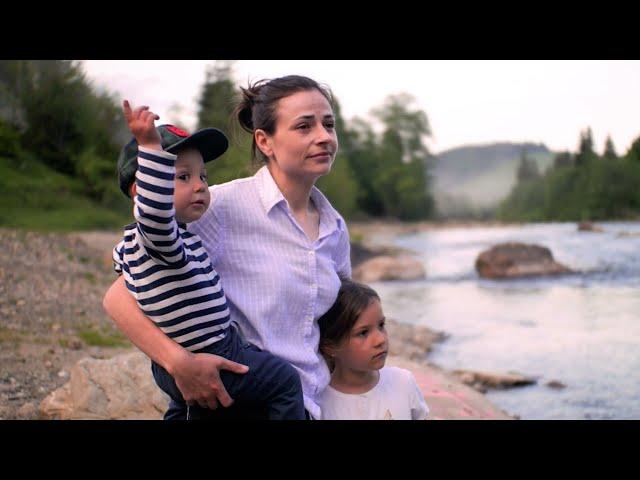 LIFE of a family in the mountains of Ukraine: cooking dinner on a fire