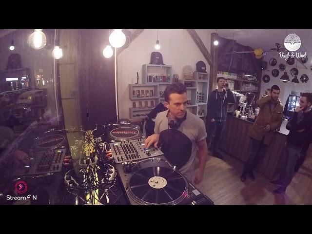 Flixon & Martin 'M & Peter Bernath warm-up before Cristi Cons @ Vinyl & Wood - 13.01.2017 Budapest