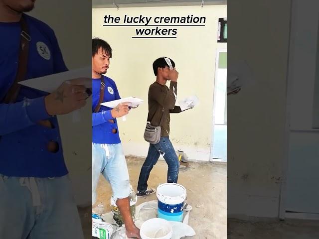 the lucky cremation workers #workout #funny #constructionworld #world #constructionworldmagazine