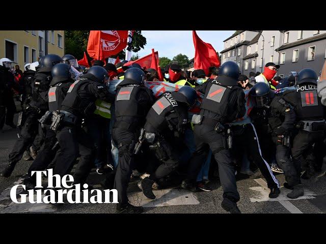 AfD protests: demonstrators clash with police at start of far-right congress