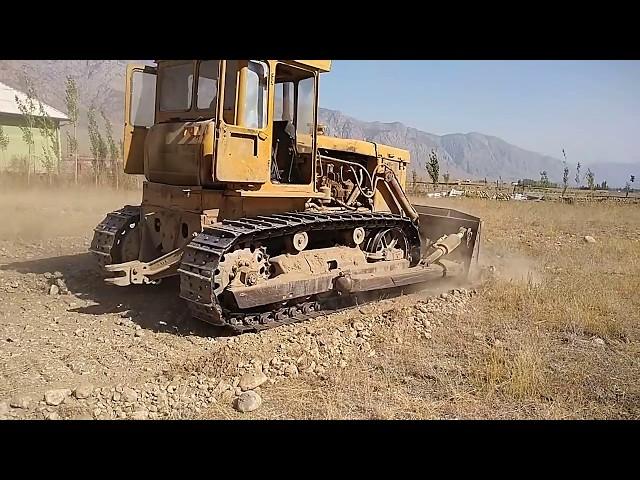 25 TONN 400 h/p bulldozer vs hard soil - hdgreenstudio footage