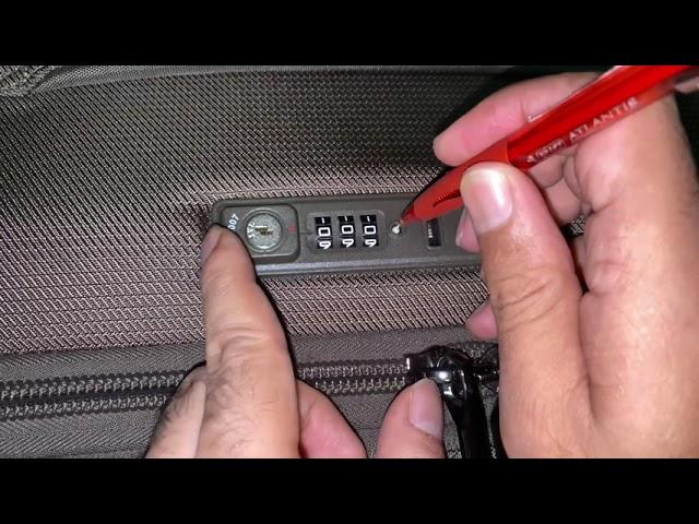 How do you set the lock on a Delsey luggage bag?