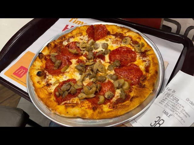 I Tried McDonald’s Pizza. Trying Pizza At World’s Largest McDonald’s Orlando Florida