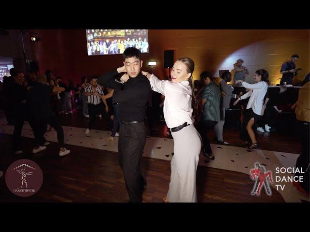 Social Dancing Bo Xu & Edyta #live2mambo Budapest