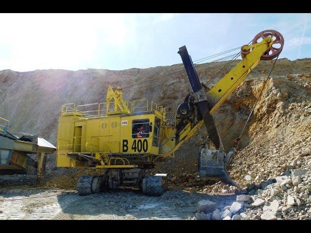 Russian UZTM Uralmash EKG 5A loads mobile crusher / русский УЗТМ Уралмаш экг-5а