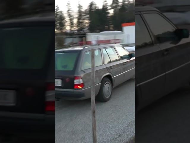 Mercedes W124 Kombi mit Anhänger | Daimler Bernd