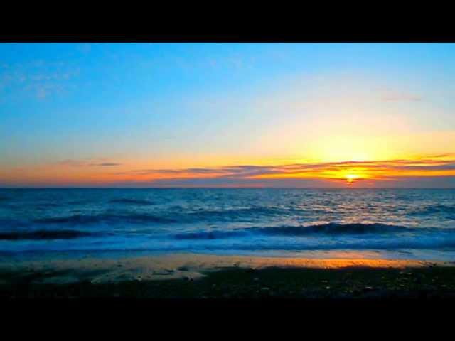 Море штормит. Закат солнца на пляже "Дельфин" в Лазаревском. Март 2013