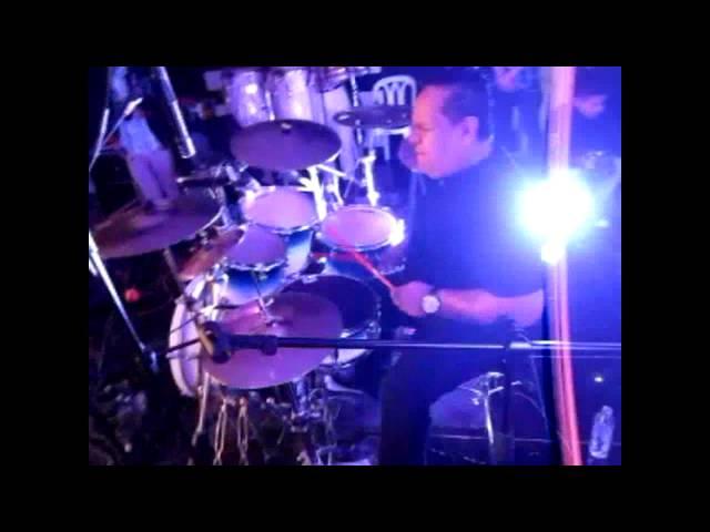 Alvaro López drums