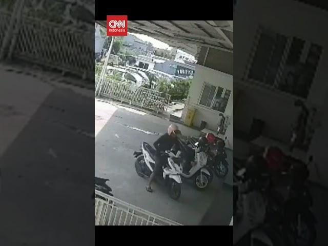 Kepergok Mencuri Motor, Pelaku Dihajar Massa