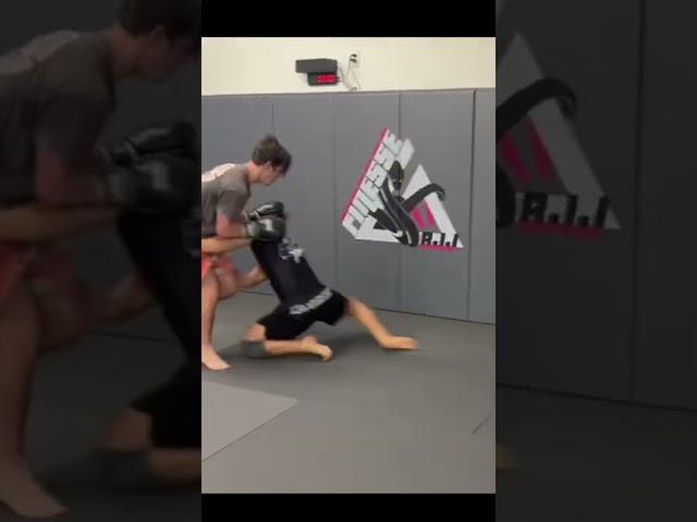 Jiujitsu Vs untrained fighter #shorts #jiujitsu #selfdefense