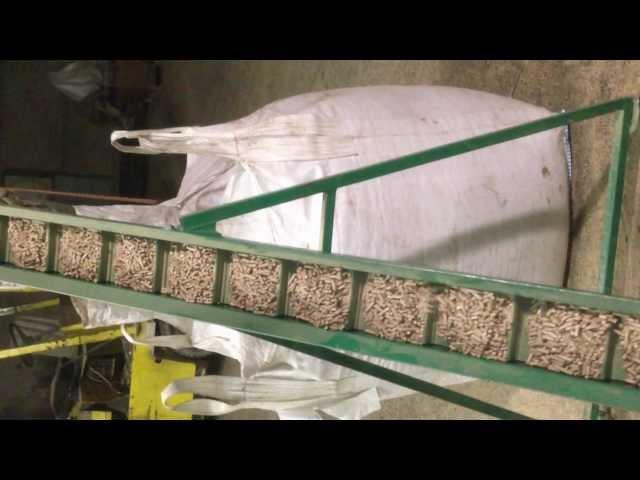 Wood pellets conveyor