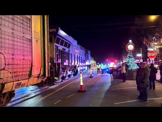 Street Running Train Squeezes Thru Crowds, Light Up LaGrange!  6 Locomotives Norfolk Southern Train